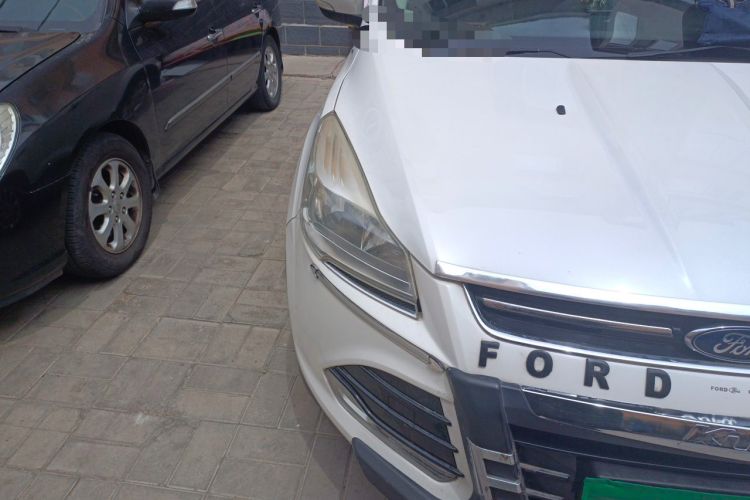 Used Ford Kuga 2013 1.6L GTDi Two-Wheel-Drive Comfort Model Right Front Headlight