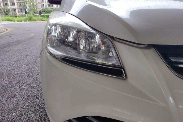 Used Ford Kuga 2013 1.6L GTDi 4x4 Elite Model Right Front Headlight