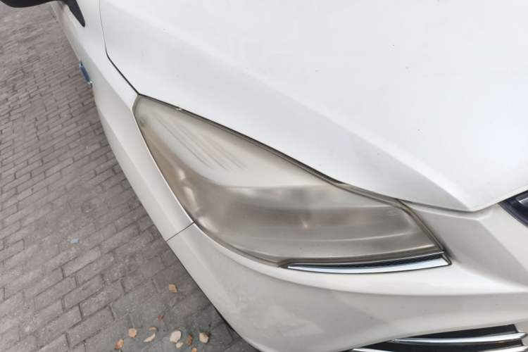 Used Ford Kuga 2013 1.6L GTDi Two-Wheel-Drive Trend Model Right Front Headlight