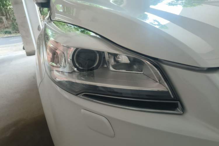 Used Ford Kuga 2013 2.0L GTDi Four-Wheel Drive Premium Model Right Front Headlight