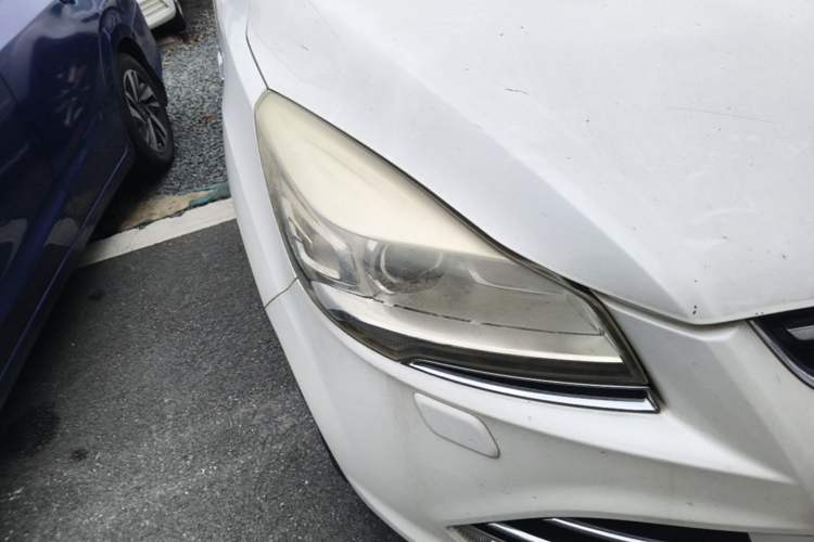 Used Ford Kuga 2013 2.0L GTDi Four-Wheel-Drive Sport Model Right Front Headlight