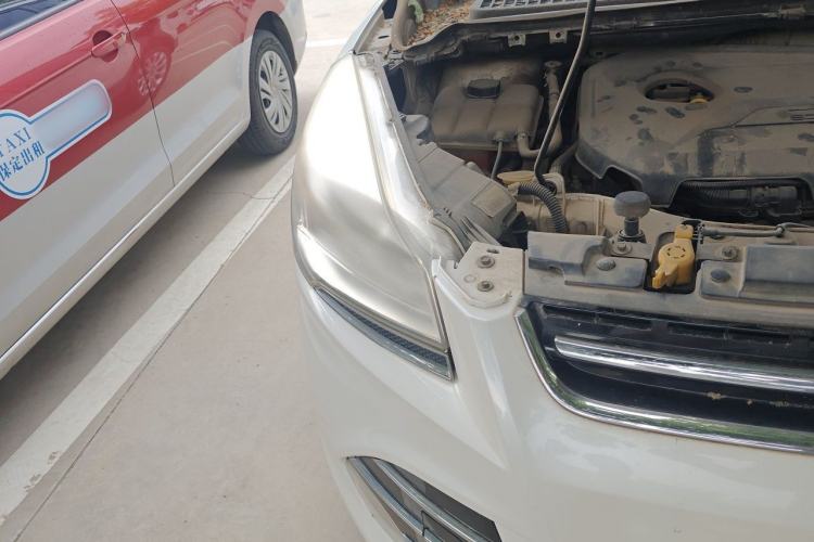 Used Ford Kuga 2013 1.6L GTDi 4x4 Elite Model Right Front Headlight