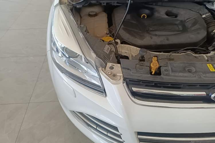 Used Ford Kuga 2013 2.0L GTDi Four-Wheel-Drive Sport Model Right Front Headlight