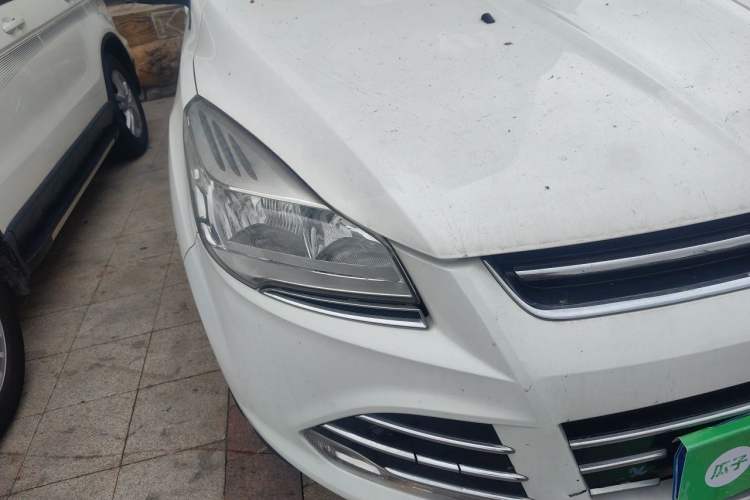 Used Ford Kuga 2013 1.6L GTDi Two-Wheel-Drive Trend Model Right Front Headlight