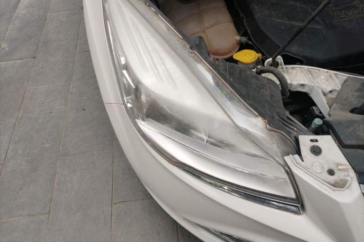 Used Ford Kuga 2013 2.0L GTDi Four-Wheel-Drive Elite Model Right Front Headlight