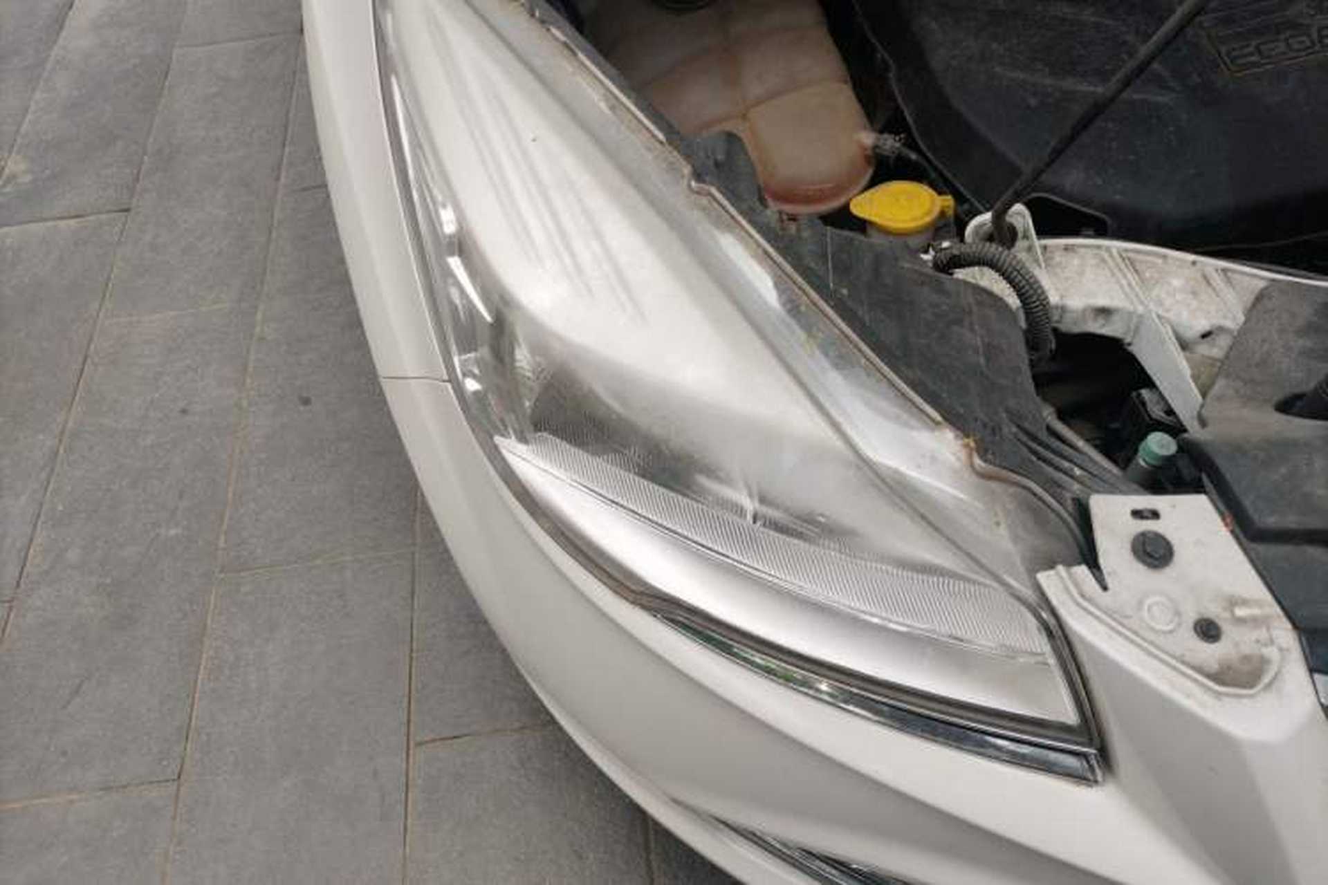 Used Ford Kuga 2013 2.0L GTDi Four-Wheel-Drive Elite Model Right Front Headlight
