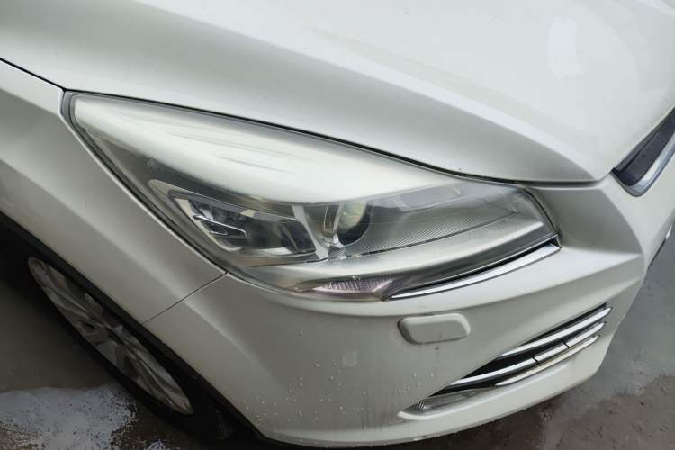 Used Ford Kuga 2013 2.0L GTDi Four-Wheel-Drive Sport Model Right Front Headlight