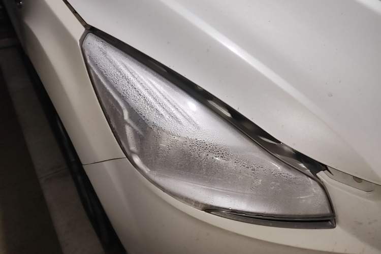 Used Ford Kuga 2013 1.6L GTDi Two-Wheel-Drive Trend Model Right Front Headlight