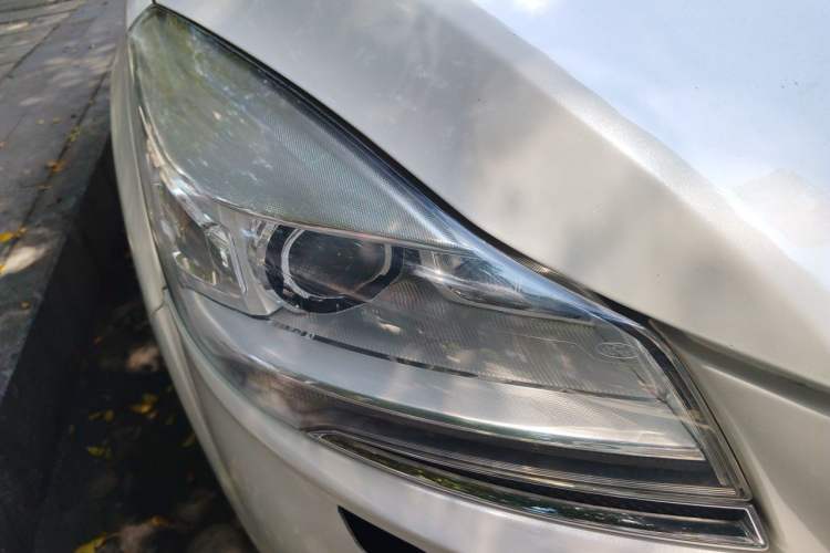 Used Ford Kuga 2013 2.0L GTDi Four-Wheel-Drive Sport Model Right Front Headlight