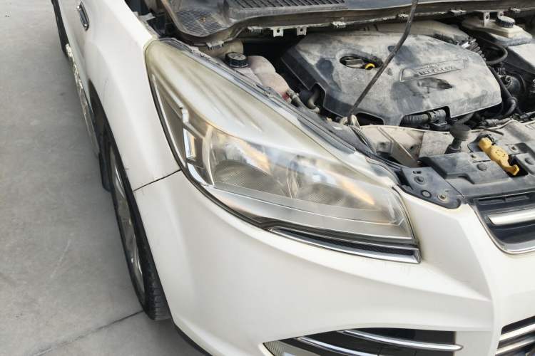 Used Ford Kuga 2013 1.6L GTDi Two-Wheel-Drive Trend Model Right Front Headlight