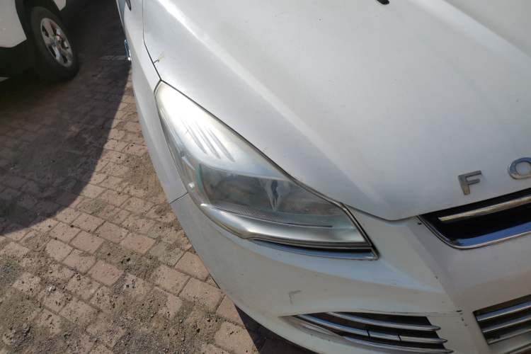Used Ford Kuga 2013 1.6L GTDi Two-Wheel-Drive Trend Model Right Front Headlight