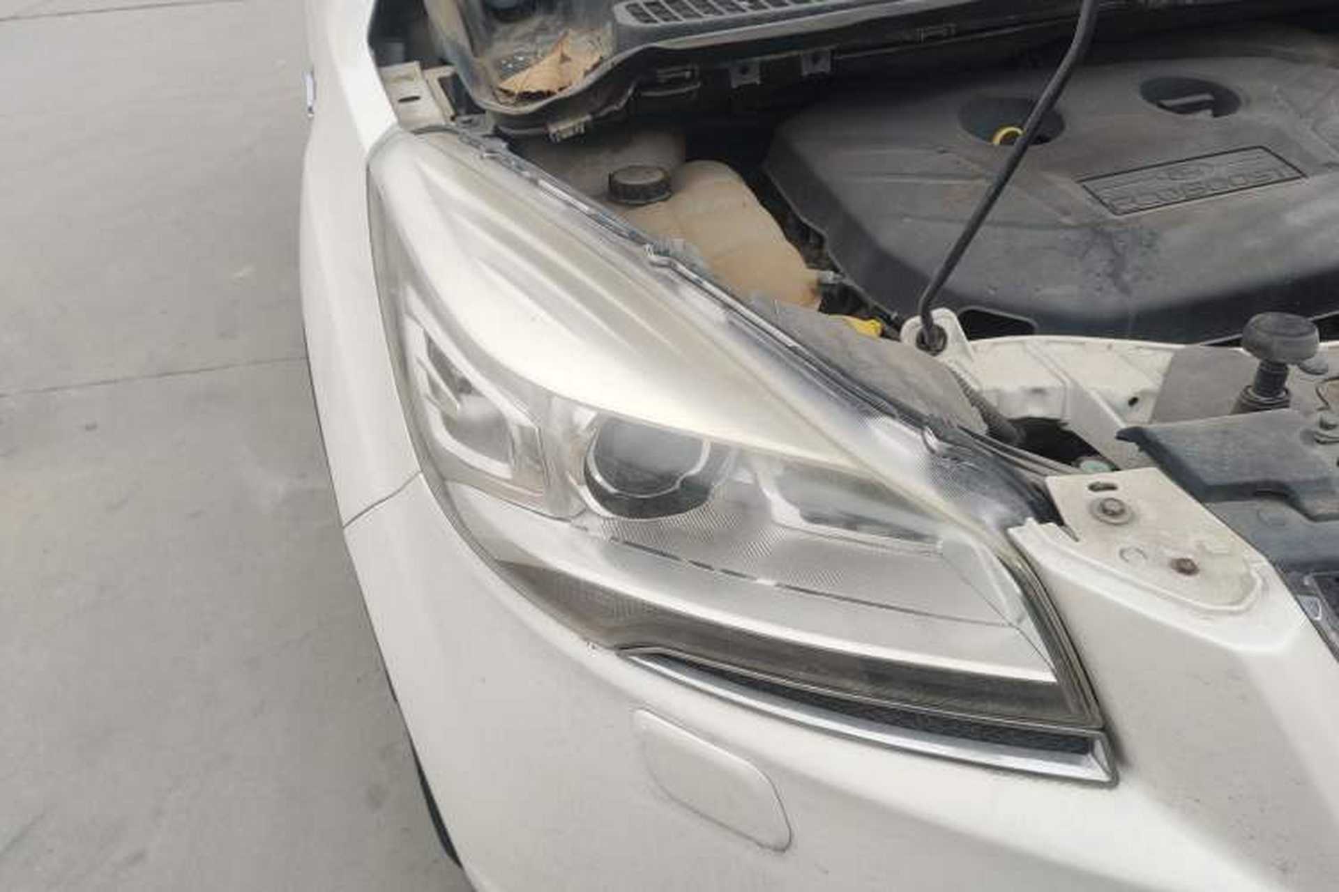 Used Ford Kuga 2013 2.0L GTDi Four-Wheel Drive Premium Model Right Front Headlight