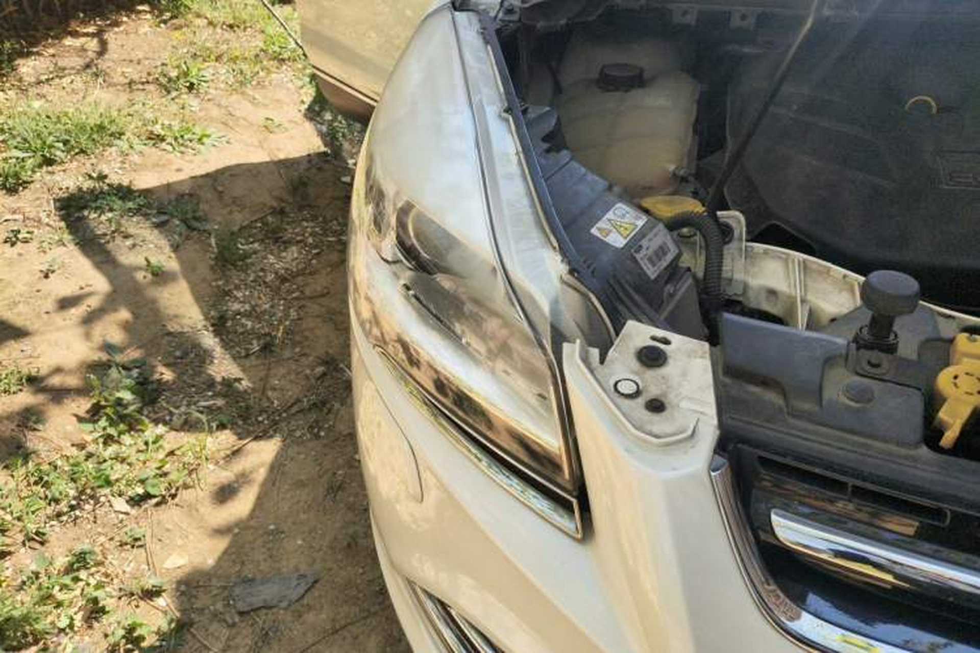 Used Ford Kuga 2013 2.0L GTDi Four-Wheel-Drive Sport Model Right Front Headlight