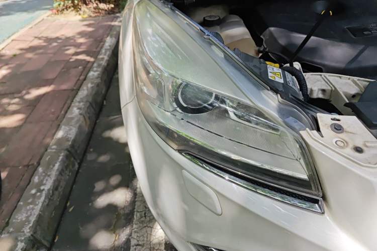 Used Ford Kuga 2013 2.0L GTDi Four-Wheel Drive Premium Model Right Front Headlight