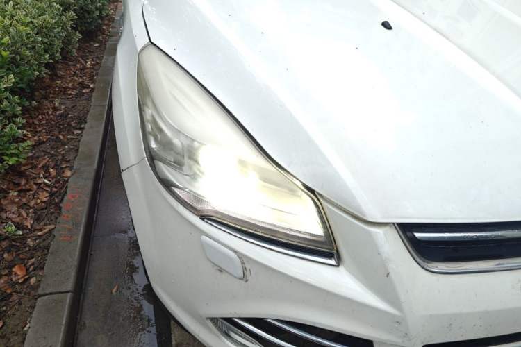 Used Ford Kuga 2013 2.0L GTDi Four-Wheel-Drive Sport Model Right Front Headlight