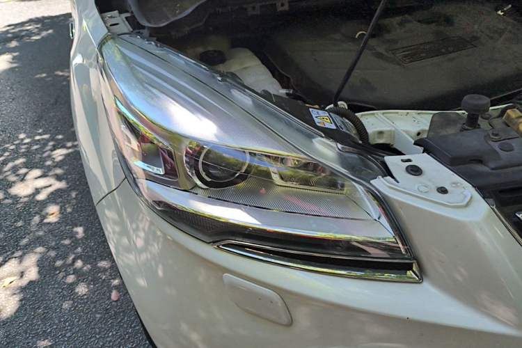 Used Ford Kuga 2013 2.0L GTDi Four-Wheel-Drive Sport Model Right Front Headlight