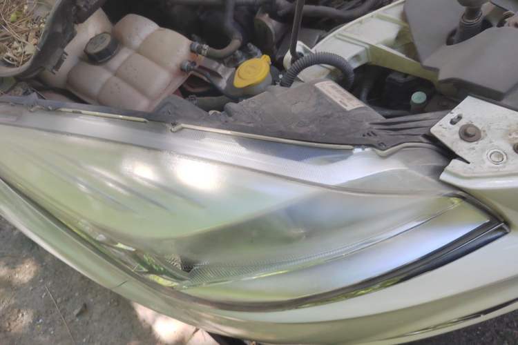 Used Ford Kuga 2013 1.6L GTDi Two-Wheel-Drive Trend Model Right Front Headlight