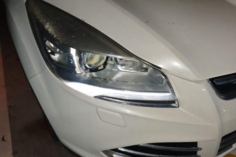 Used Ford Kuga 2013 2.0L GTDi Four-Wheel Drive Premium Model Right Front Headlight