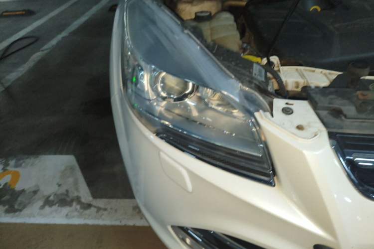 Used Ford Kuga 2013 2.0L GTDi Four-Wheel Drive Premium Model Right Front Headlight