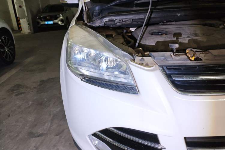 Used Ford Kuga 2013 1.6L GTDi Two-Wheel-Drive Trend Model Right Front Headlight