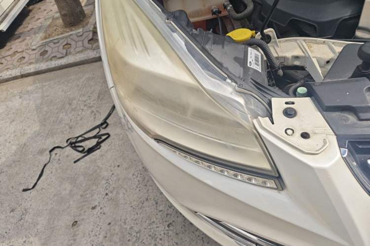 Used Ford Kuga 2013 1.6L GTDi Two-Wheel-Drive Trend Model Right Front Headlight
