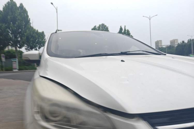 Used Ford Kuga 2013 1.6L GTDi Two-Wheel-Drive Trend Model Right Front Headlight