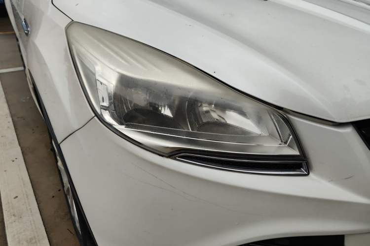 Used Ford Kuga 2013 1.6L GTDi Two-Wheel-Drive Comfort Model Right Front Headlight