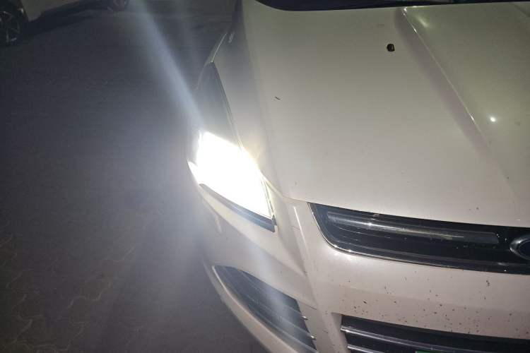 Used Ford Kuga 2013 2.0L GTDi Four-Wheel-Drive Sport Model Right Front Headlight