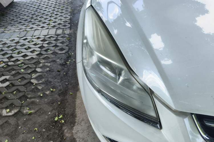 Used Ford Kuga 2013 1.6L GTDi Two-Wheel-Drive Comfort Model Right Front Headlight