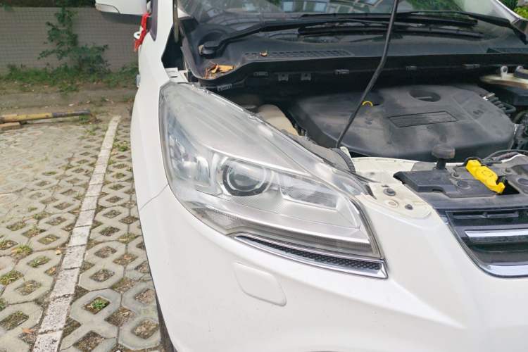 Used Ford Kuga 2013 2.0L GTDi Four-Wheel Drive Premium Model Right Front Headlight