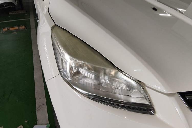 Used Ford Kuga 2013 1.6L GTDi Two-Wheel-Drive Trend Model Right Front Headlight