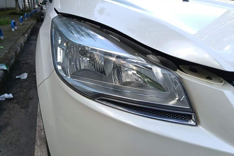 Used Ford Kuga 2013 1.6L GTDi 4x4 Elite Model Right Front Headlight