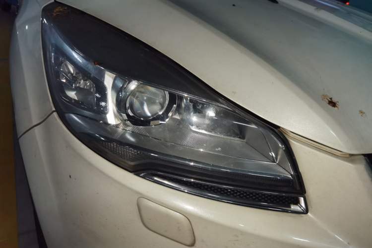 Used Ford Kuga 2013 2.0L GTDi Four-Wheel Drive Premium Model Right Front Headlight