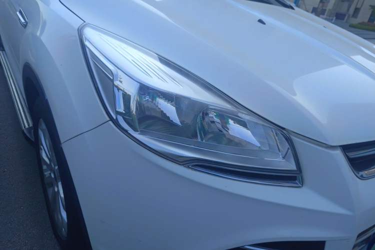 Used Ford Kuga 2013 1.6L GTDi 4x4 Elite Model Right Front Headlight