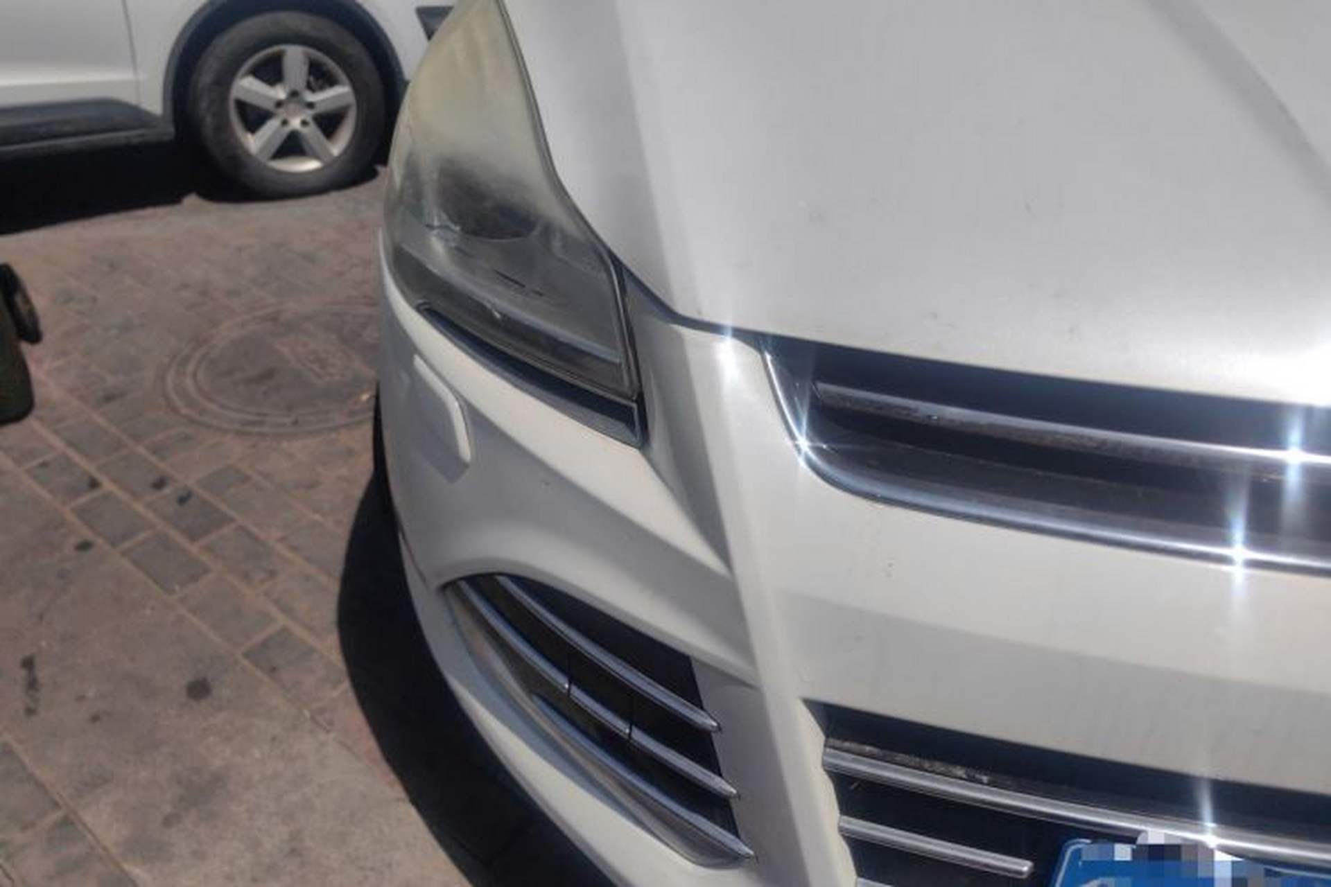Used Ford Kuga 2013 2.0L GTDi Four-Wheel Drive Premium Model Right Front Headlight
