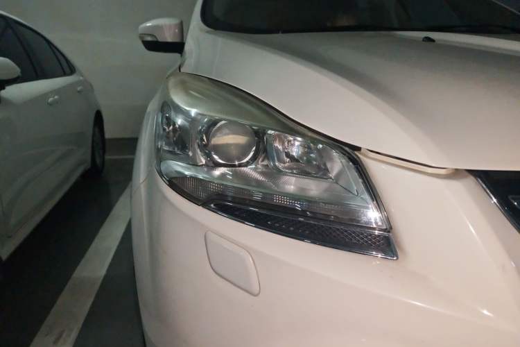Used Ford Kuga 2013 2.0L GTDi Four-Wheel Drive Premium Model Right Front Headlight