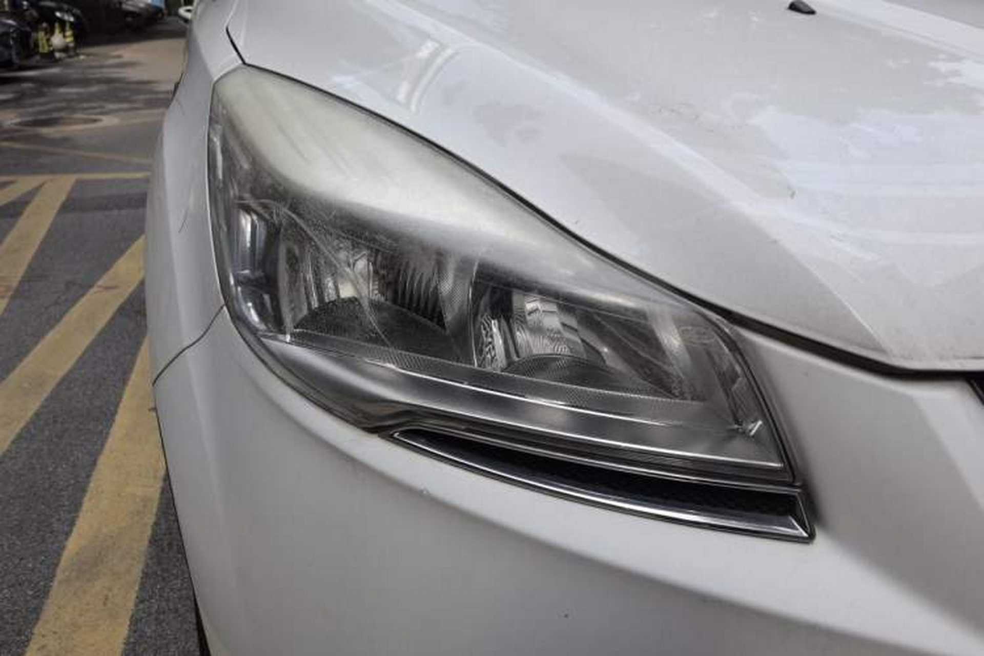 Used Ford Kuga 2013 2.0L GTDi Four-Wheel-Drive Elite Model Right Front Headlight