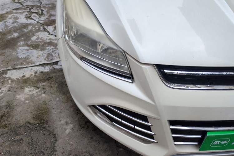Used Ford Kuga 2013 1.6L GTDi Two-Wheel-Drive Trend Model Right Front Headlight