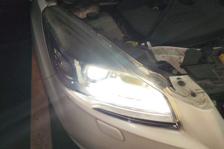 Used Ford Kuga 2013 2.0L GTDi Four-Wheel Drive Premium Model Right Front Headlight
