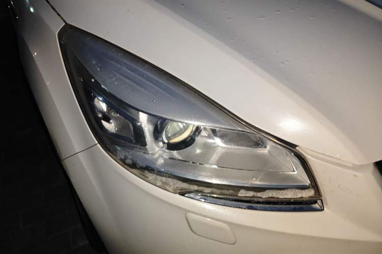 Used Ford Kuga 2013 2.0L GTDi Four-Wheel-Drive Sport Model Right Front Headlight