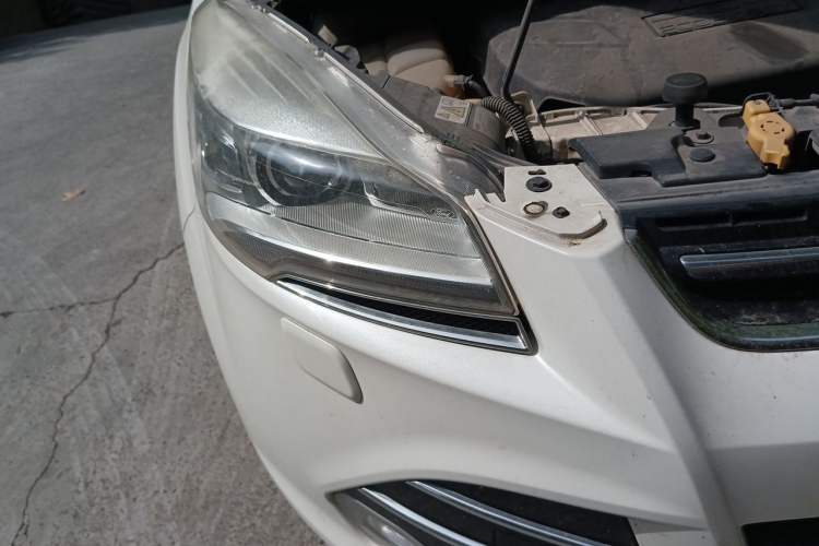 Used Ford Kuga 2013 2.0L GTDi Four-Wheel Drive Premium Model Right Front Headlight