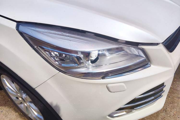 Used Ford Kuga 2013 2.0L GTDi Four-Wheel Drive Premium Model Right Front Headlight