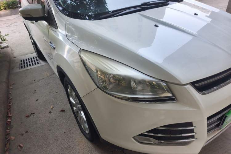 Used Ford Kuga 2013 1.6L GTDi Two-Wheel-Drive Trend Model Right Front Headlight
