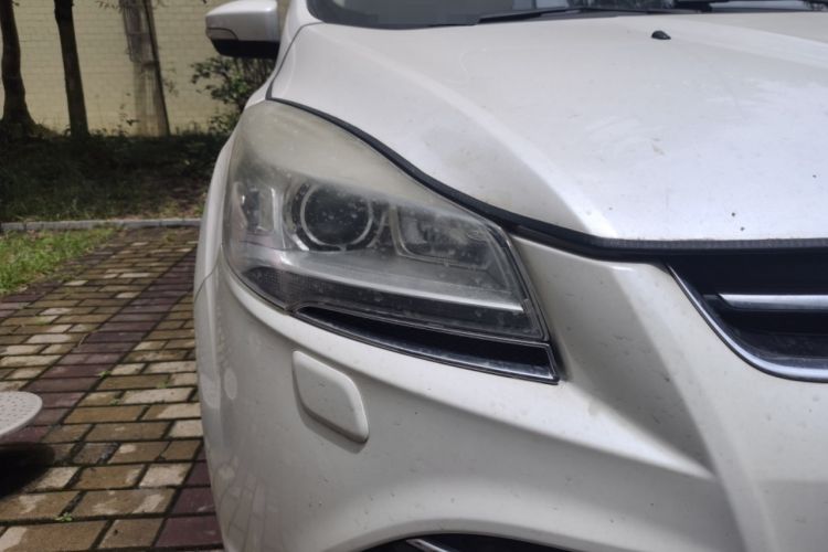 Used Ford Kuga 2013 2.0L GTDi Four-Wheel-Drive Sport Model Right Front Headlight