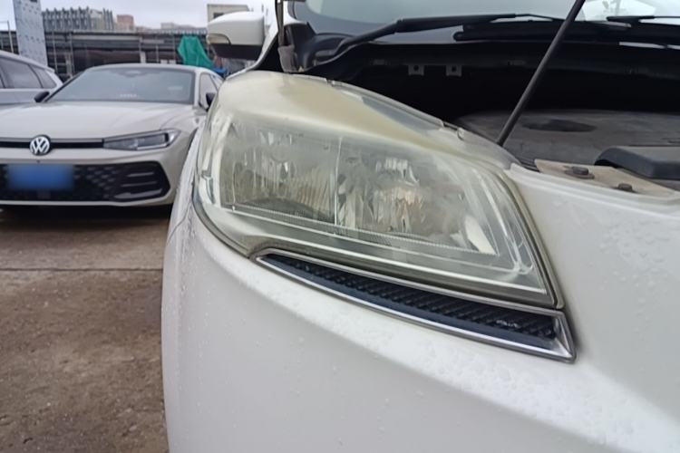 Used Ford Kuga 2013 1.6L GTDi Two-Wheel-Drive Comfort Model Right Front Headlight