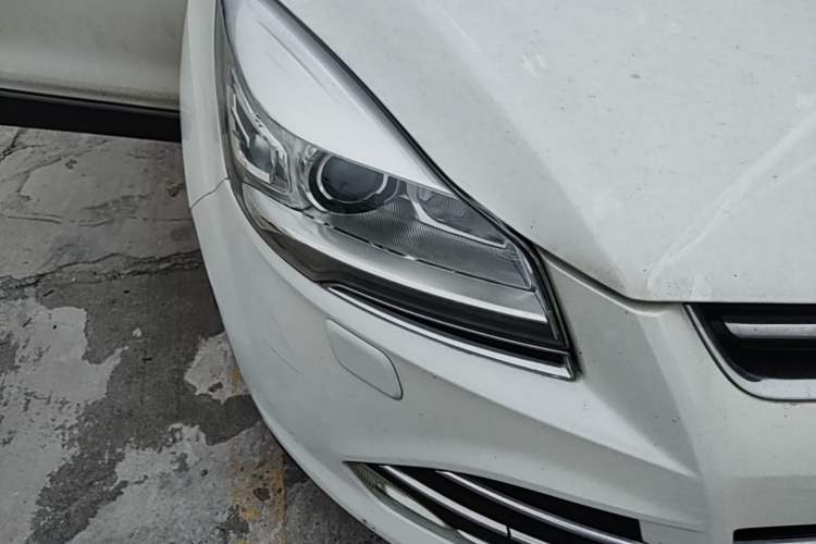 Used Ford Kuga 2013 2.0L GTDi Four-Wheel Drive Premium Model Right Front Headlight