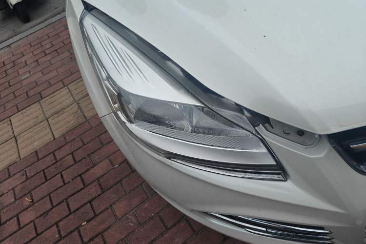 Used Ford Kuga 2013 1.6L GTDi 4x4 Elite Model Right Front Headlight