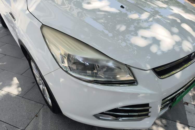 Used Ford Kuga 2013 1.6L GTDi Two-Wheel-Drive Trend Model Right Front Headlight
