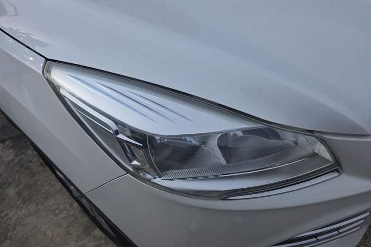 Used Ford Kuga 2013 1.6L GTDi 4x4 Elite Model Right Front Headlight