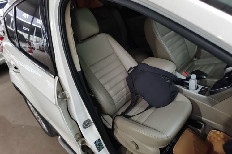 Used Ford Kuga 2013 2.0L GTDi Four-Wheel-Drive Elite Model Right Front Seat